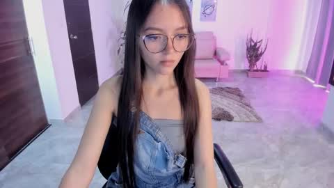 Snapshot of cute_fox_1 chatting on 02-06-26, 03:48 Bella Fox online show from 02-06-26, 03:48
