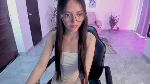 Snapshot of cute_fox_1 chatting on 02-07-26, 03:27 Bella Fox online show from 02-07-26, 03:27