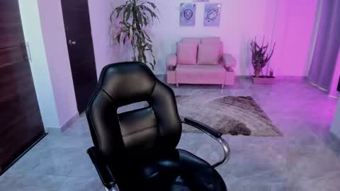 Snapshot of cute_fox_1 chatting on 02-25-26, 04:38 Bella Fox online show from 02-25-26, 04:38