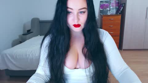 cute_jes online show from 12-15-24, 12:17