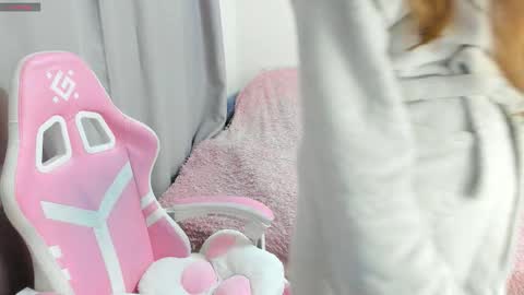 cute_kate0 online show from 10-28-25, 12:09