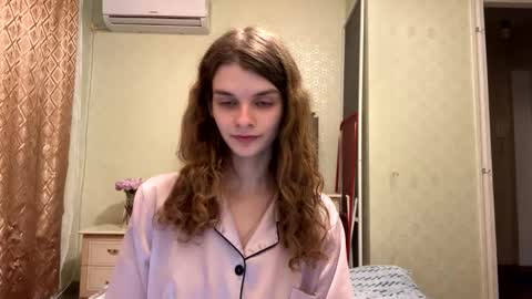 cute_kitte online show from 10-19-25, 05:57