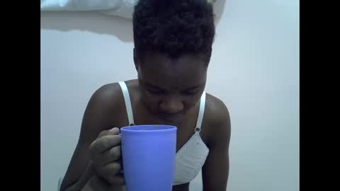 Snapshot of cute_marion chatting on 02-14-25, 12:25 cute_marion online show from 02-14-25, 12:25