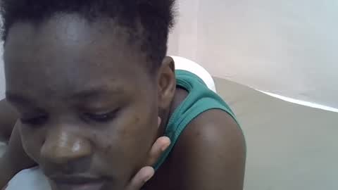Snapshot of cute_marion chatting on 02-14-25, 10:14 cute_marion online show from 02-14-25, 10:14