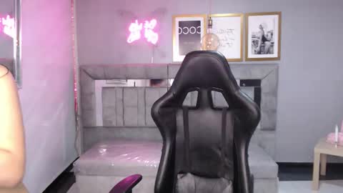 Martina online show from 11-21-25, 08:18