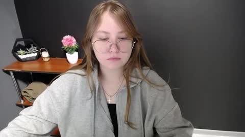 Veronica online show from 02-18-25, 10:49