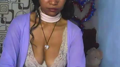 Snapshot of cute_moll chatting on 12-17-25, 10:21 murielle online show from 12-17-25, 10:21