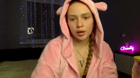 cute_shy06 online show from 12-19-25, 06:26