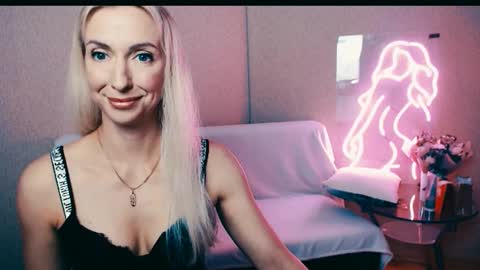 cute_smile_shy online show from 09-30-25, 07:08