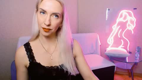 cute_smile_shy online show from 11-18-25, 09:08