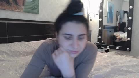 Snapshot of cute_strawberry_ chatting on 12-18-24, 01:02 cute_strawberry_ online show from 12-18-24, 01:02