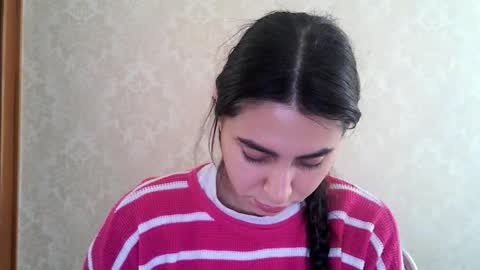 Snapshot of cute_strawberry_ chatting on 10-23-25, 05:29 cute_strawberry_ online show from 10-23-25, 05:29