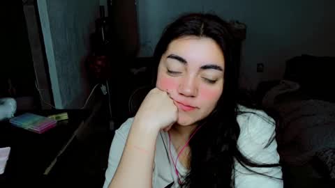 Snapshot of cuteambervi chatting on 11-23-25, 10:20 Princess Amber online show from 11-23-25, 10:20