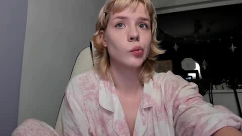Amy online show from 10-04-25, 02:37