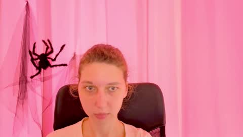 Elli online show from 11-17-25, 11:05