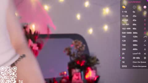 kendall online show from 11-12-25, 04:24