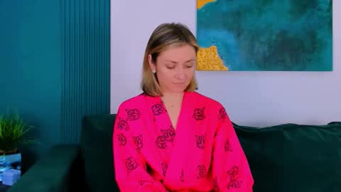 cutemirage online show from 11-16-25, 02:55