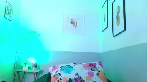 cutepetitee online show from 11-18-25, 08:35