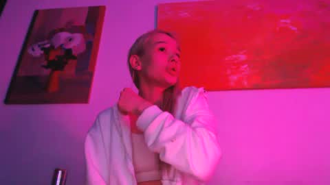 Snapshot of cuteshawty420 chatting on 02-15-25, 03:31 cuteshawty420 online show from 02-15-25, 03:31