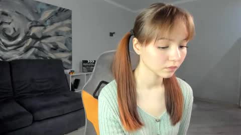 Snapshot of cutetous chatting on 09-21-25, 12:29 Julia online show from 09-21-25, 12:29