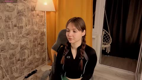 Snapshot of cutetous chatting on 10-11-25, 12:47 Julia online show from 10-11-25, 12:47