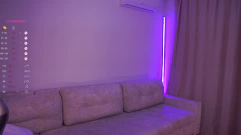 Snapshot of cutetous chatting on 10-16-25, 01:56 Julia online show from 10-16-25, 01:56