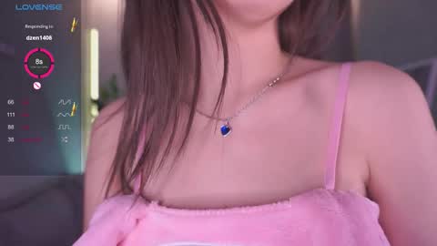 Snapshot of cutetous chatting on 11-11-25, 01:22 Julia online show from 11-11-25, 01:22