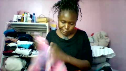 Snapshot of cutezola chatting on 09-14-25, 04:06 cutezola online show from 09-14-25, 04:06