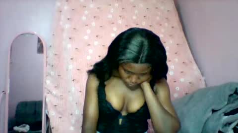 Snapshot of cutezola chatting on 11-25-25, 05:29 cutezola online show from 11-25-25, 05:29