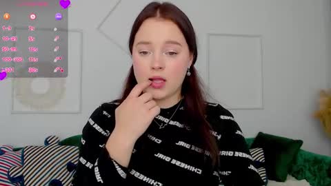 Snapshot of cutie__cutiee_ chatting on 10-03-25, 09:45 Nika online show from 10-03-25, 09:45