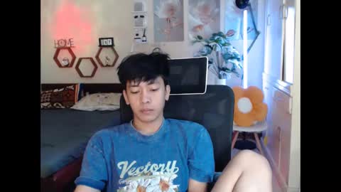 Snapshot of cutie_cumshow chatting on 12-18-25, 07:14 Neil Taylor online show from 12-18-25, 07:14