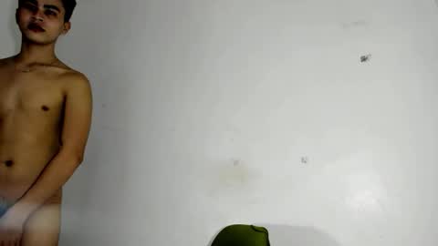 Snapshot of cutie_luwi chatting on 10-24-25, 10:33 luwi online show from 10-24-25, 10:33