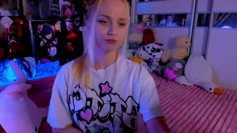 Snapshot of cuttie_ponyy chatting on 10-18-25, 08:31 Nora online show from 10-18-25, 08:31