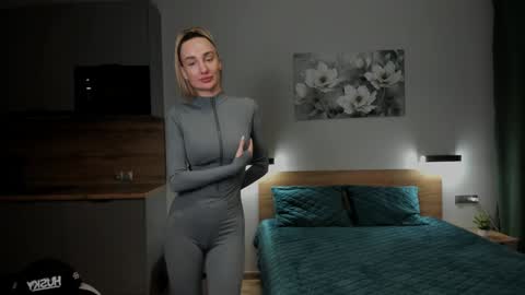 CuttieChloe online show from 12-11-24, 10:16