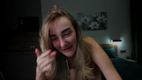 CuttieChloe online show from 12-29-24, 01:02