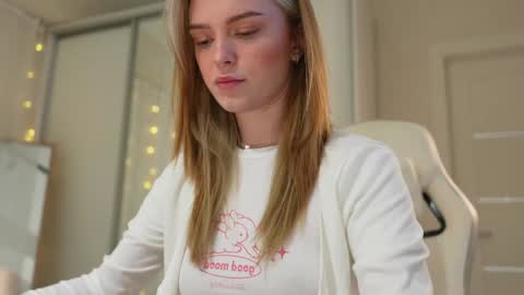 EMILY online show from 01-06-25, 04:34