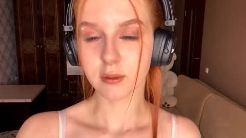Mia online show from 09-11-25, 11:32