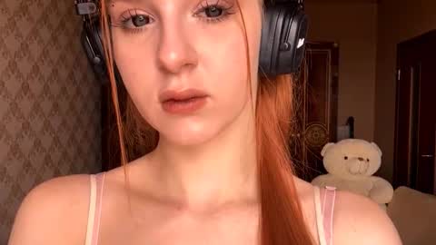 Mia online show from 09-14-25, 08:13