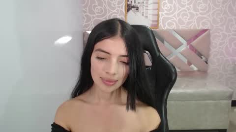 CINTIA ARAUJO online show from 10-18-25, 03:42