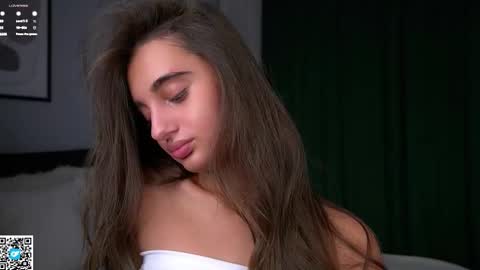 Isabella online show from 11-21-25, 01:04