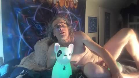 Snapshot of czechlove chatting on 10-21-25, 08:26 Andrew Thomas online show from 10-21-25, 08:26