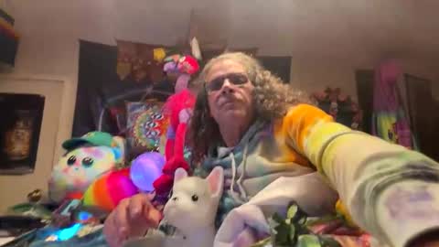 Snapshot of czechlove chatting on 10-27-25, 06:06 Andrew Thomas online show from 10-27-25, 06:06