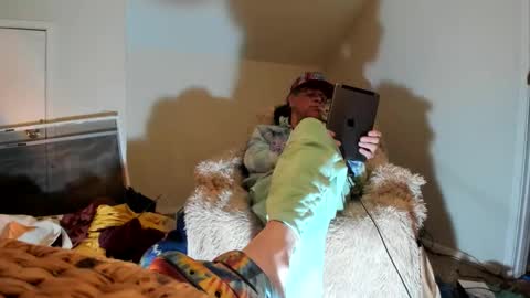 Snapshot of czechlove chatting on 11-25-25, 09:20 Andrew Thomas online show from 11-25-25, 09:20