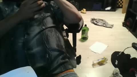 d7xxt1r7 online show from 09-28-25, 03:17