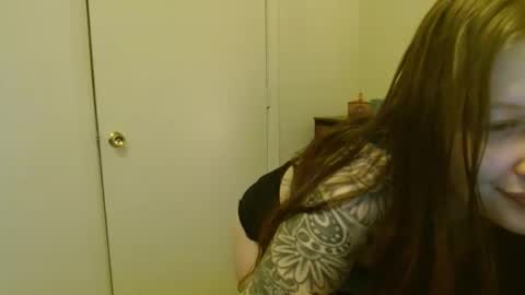 Snapshot of d_a_i_s_y chatting on 01-27-25, 06:31 Daisy online show from 01-27-25, 06:31