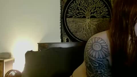 Snapshot of d_a_i_s_y chatting on 02-13-25, 12:13 Daisy online show from 02-13-25, 12:13