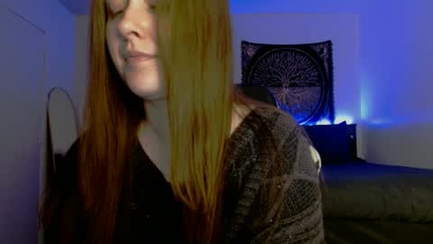 Snapshot of d_a_i_s_y chatting on 02-23-25, 02:18 Daisy online show from 02-23-25, 02:18