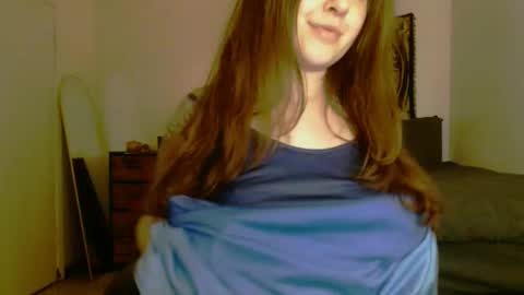 Snapshot of d_a_i_s_y chatting on 02-24-25, 04:58 Daisy online show from 02-24-25, 04:58