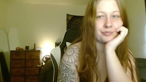 Snapshot of d_a_i_s_y chatting on 02-26-25, 02:46 Daisy online show from 02-26-25, 02:46