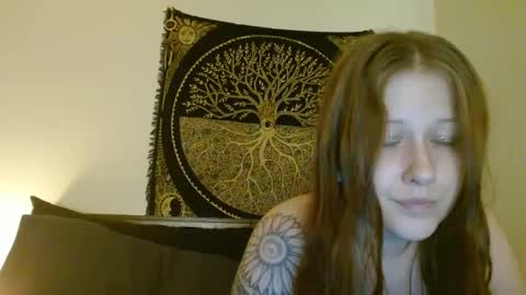 Snapshot of d_a_i_s_y chatting on 03-05-25, 06:23 Daisy online show from 03-05-25, 06:23